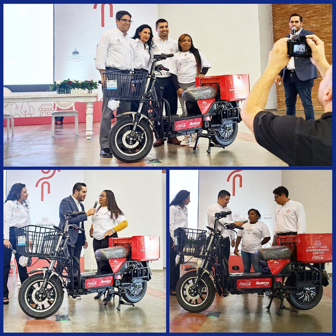 Ganadoras de las motocicletas en la graduación de Emprendamos Juntos con Coca-Cola / ADOPEM